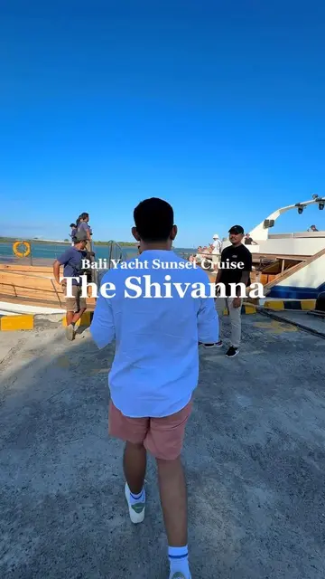 A creator boarding a sunset cruise in Bali